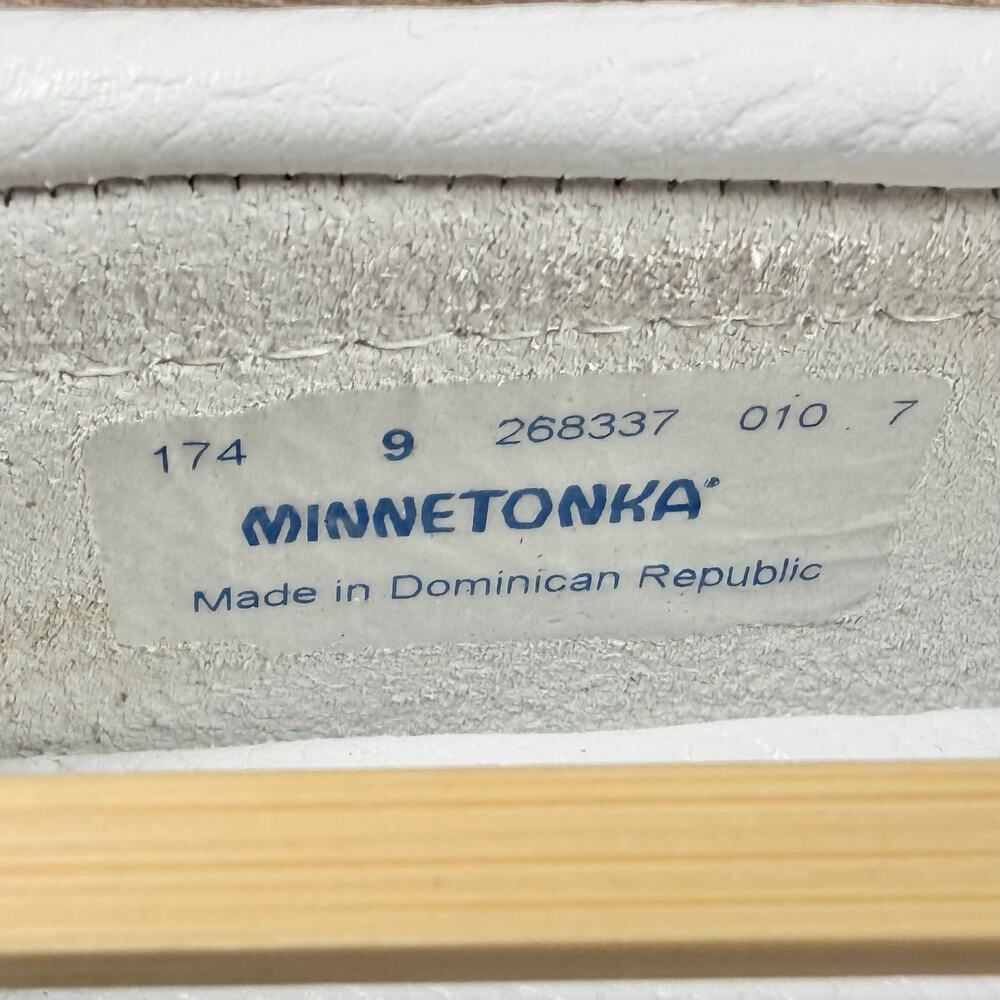 NIB Minnetonka 9 Thunderbird Boat Moccasin Flats Loafers White Smooth Leather - Picture 8 of 11